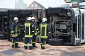 LKW umgestuerzt Niehler Hafen P057